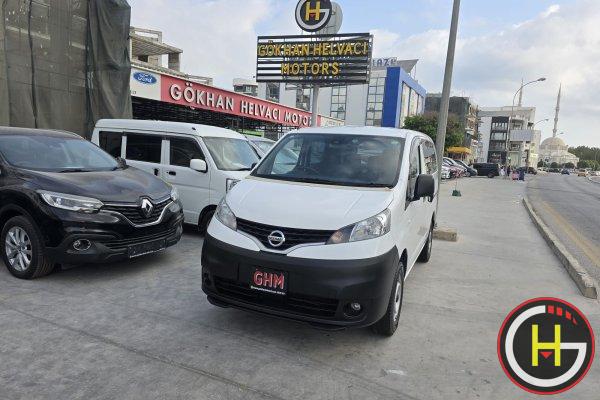 NISSAN NV 200